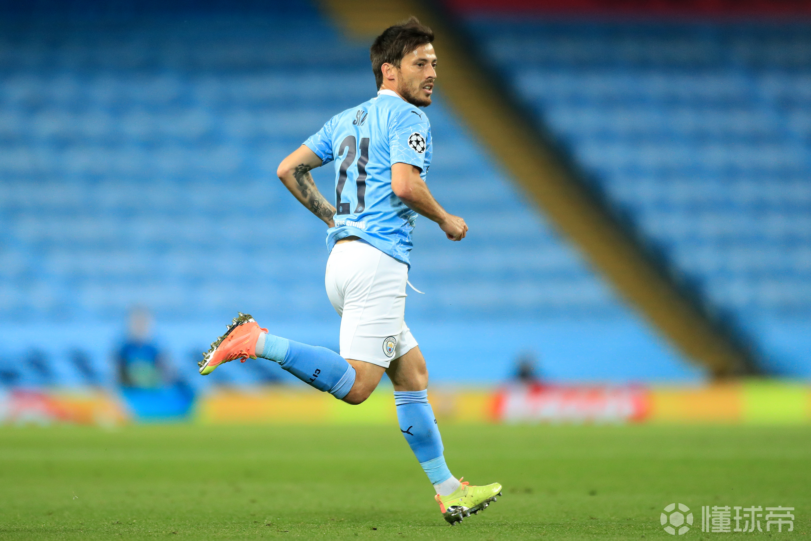 在d席告别之际我城传奇名宿科林贝尔也表达了对