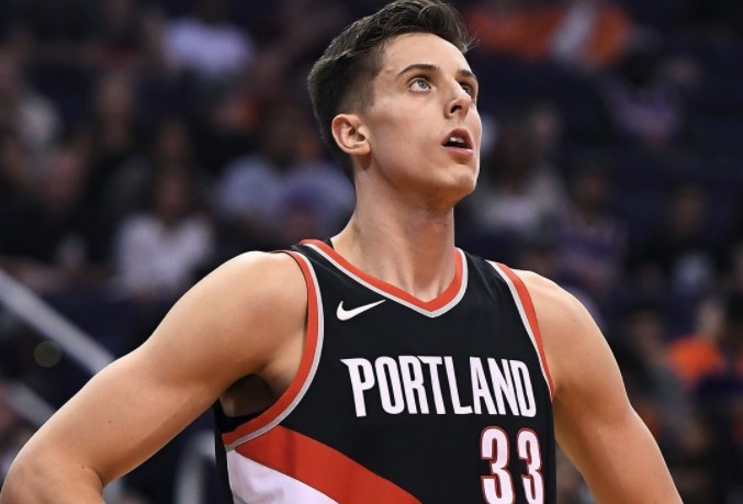 记者:开拓者前锋扎克-科林斯将接受脚踝手术,赛季报销