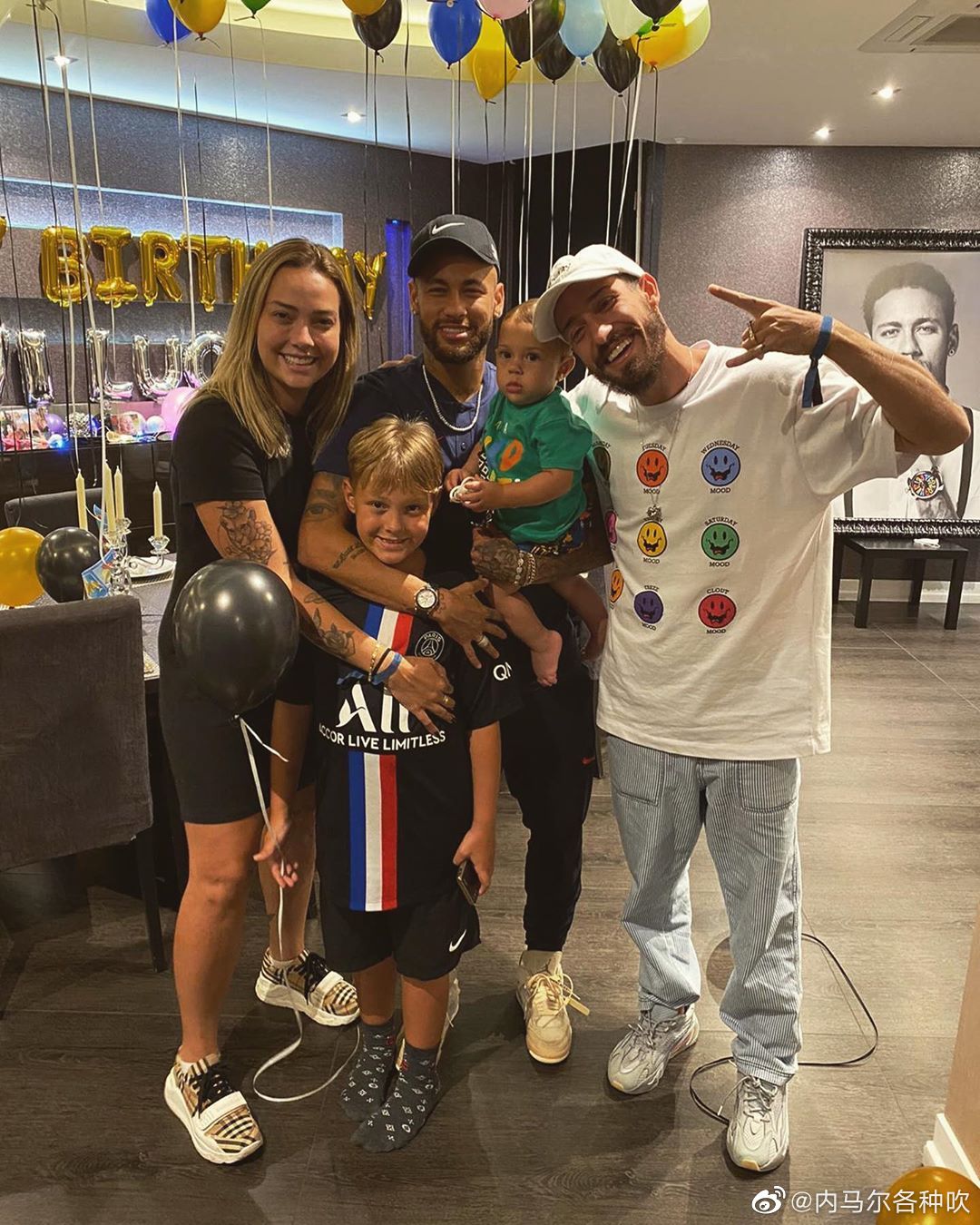 内马尔给儿子卢卡过生日