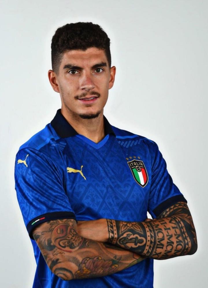 因西涅迪洛伦佐与梅雷特为新款意大利国家队战袍拍