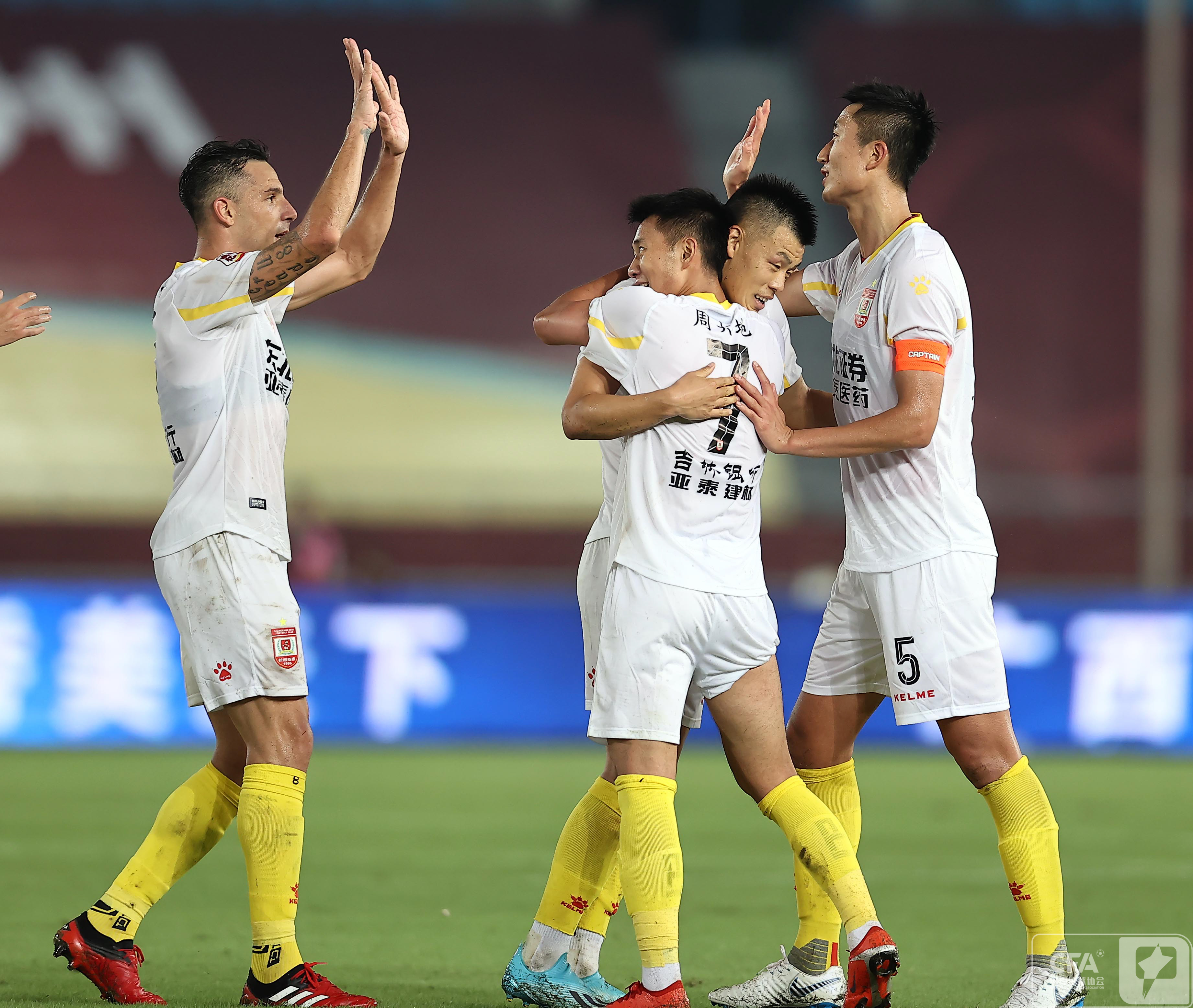 亚泰集锦2020赛季长春亚泰加冕中甲冠军重返中超征程