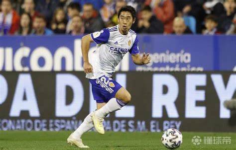 香川真司正协商解约小林祐希离队倒计时 据日媒 萨拉戈萨 华斯兰德贝弗伦 香川真司 小林祐希 懂球帝 香川真司正协商解约小林祐希离队倒计时 据日媒 萨拉戈萨 华斯兰德贝弗伦 香川真司 小林祐希 懂球帝