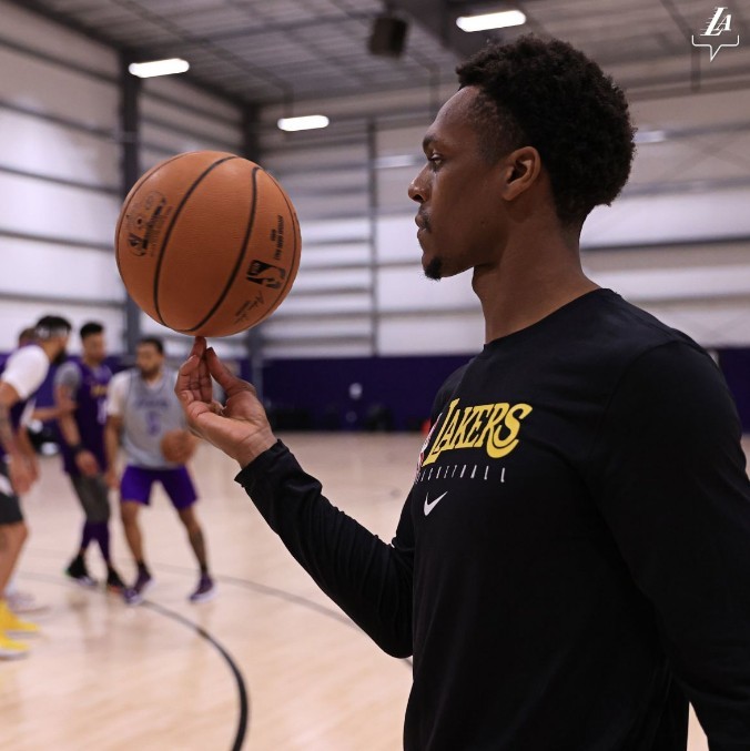 湖人官方晒球队训练照:带来强度