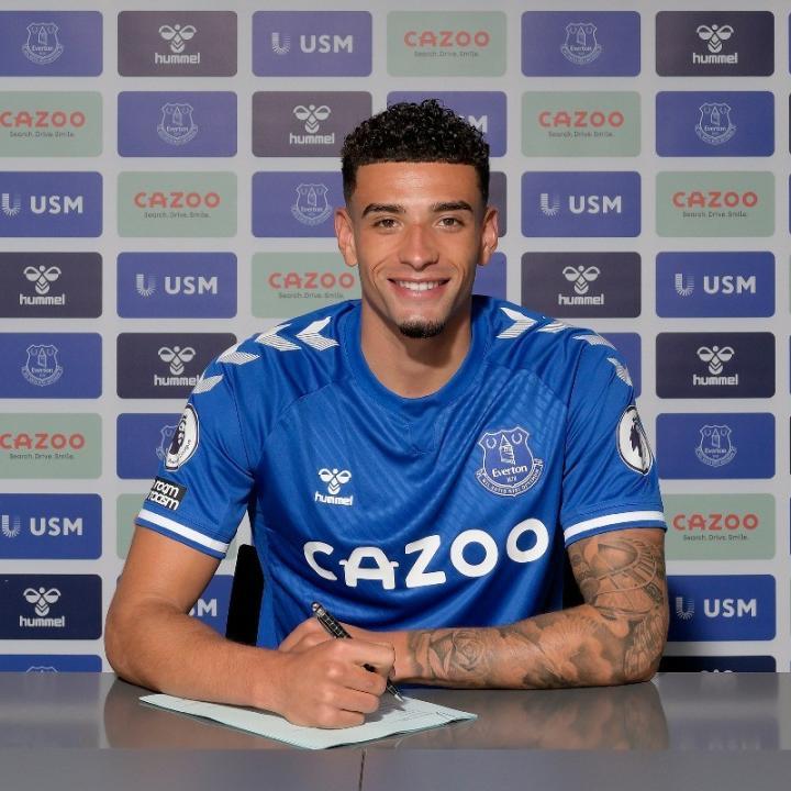 官方埃弗顿签下诺维奇后卫戈弗雷