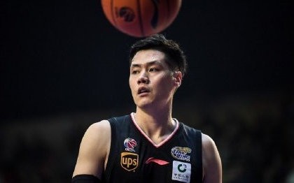 贺天举右手食指骨折,将暂时离开球队回沈阳治疗恢复
