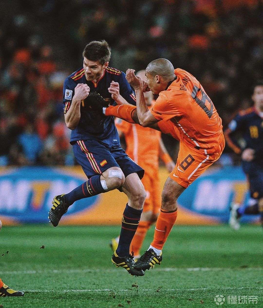 老照片德容飞踹阿隆索