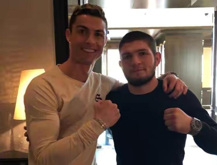 c罗是ufc拳迷,曾与嘴炮一起对练,预测好兄弟小鹰必胜平头哥 足球巨星