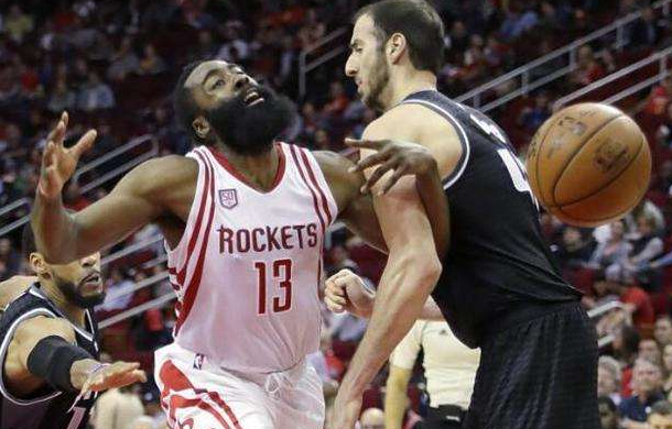 为何球迷调侃哈登造犯规是碰瓷看了这8张照片你就懂