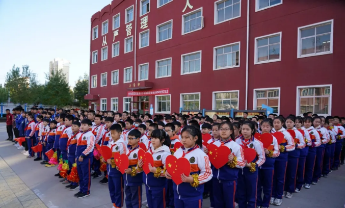 河北固安英才学校聘请戚务生任校园足球发展总顾问