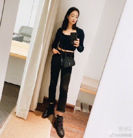 卧底十年 宋茜一粉丝当上黑子贴吧吧主 将个黑帖删除 宋茜 懂球帝