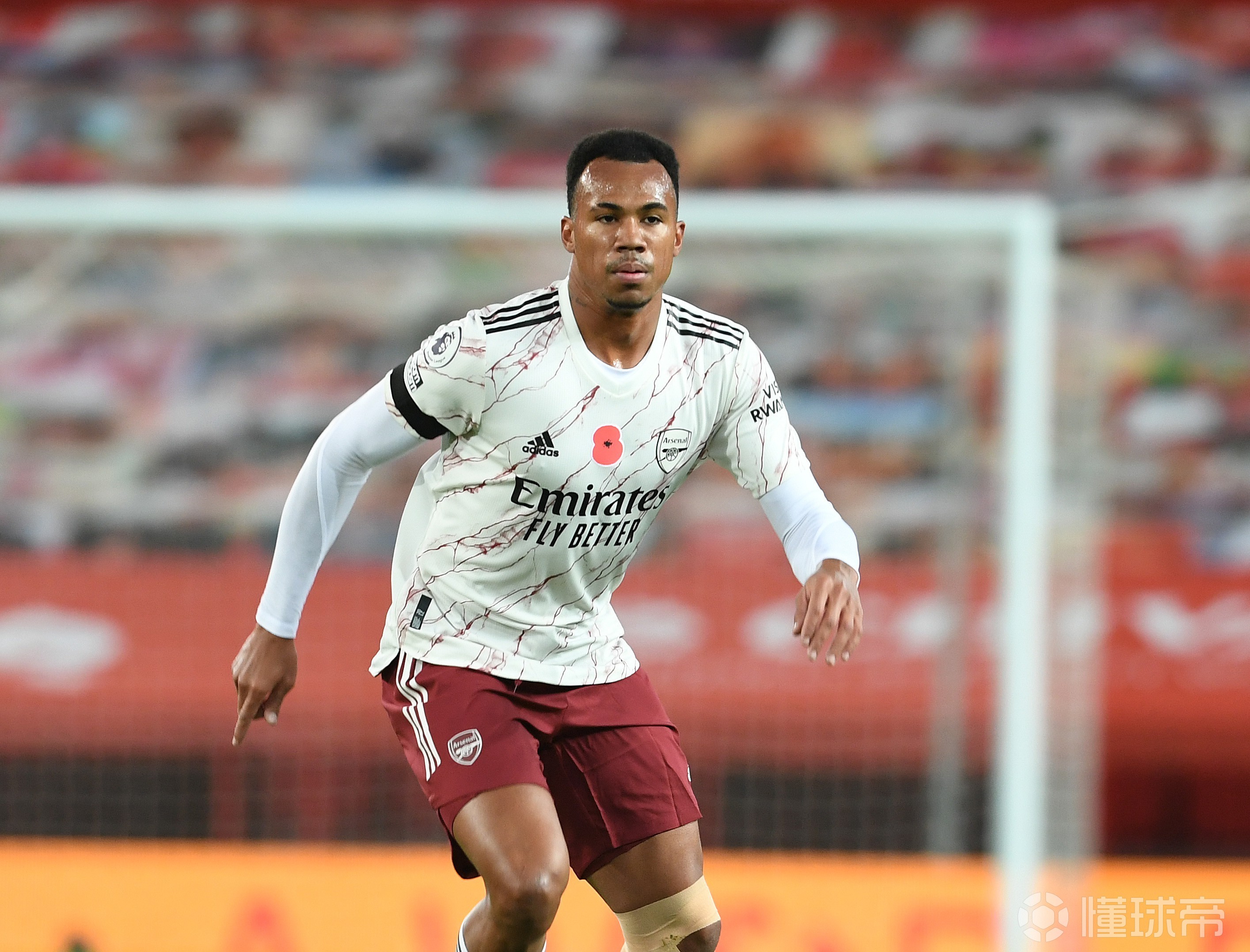 在接受采访时分享了自己职业生涯的历程,从巴西球队转会到法国球队,再