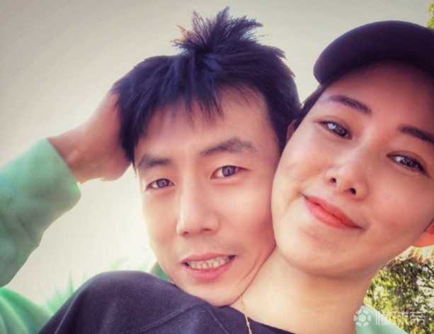 秦升妻子晒照祝福秦升愿上帝保佑平安归来