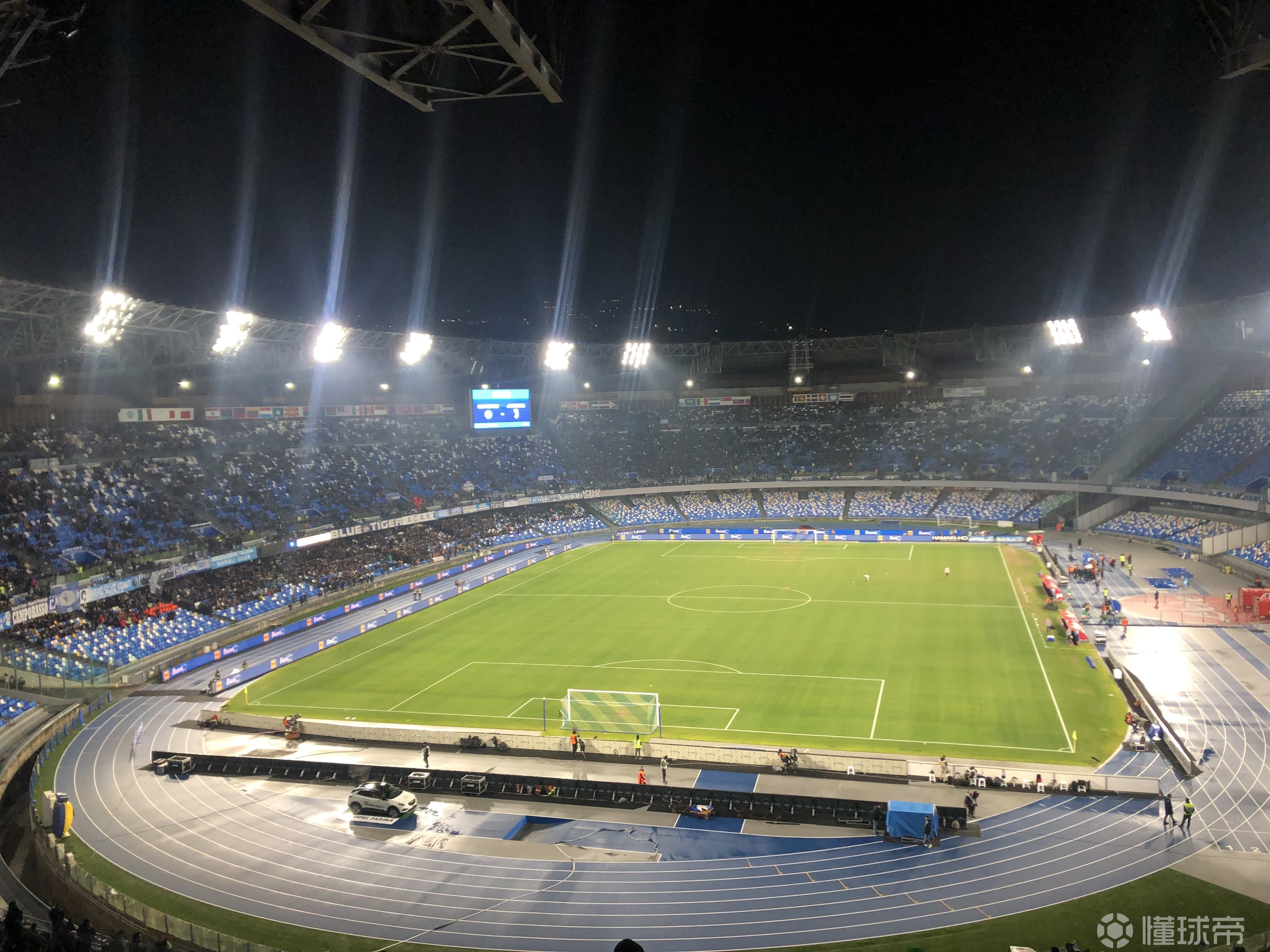 当圣保罗球场成为马拉多纳球场,这里永远刻下了属于.