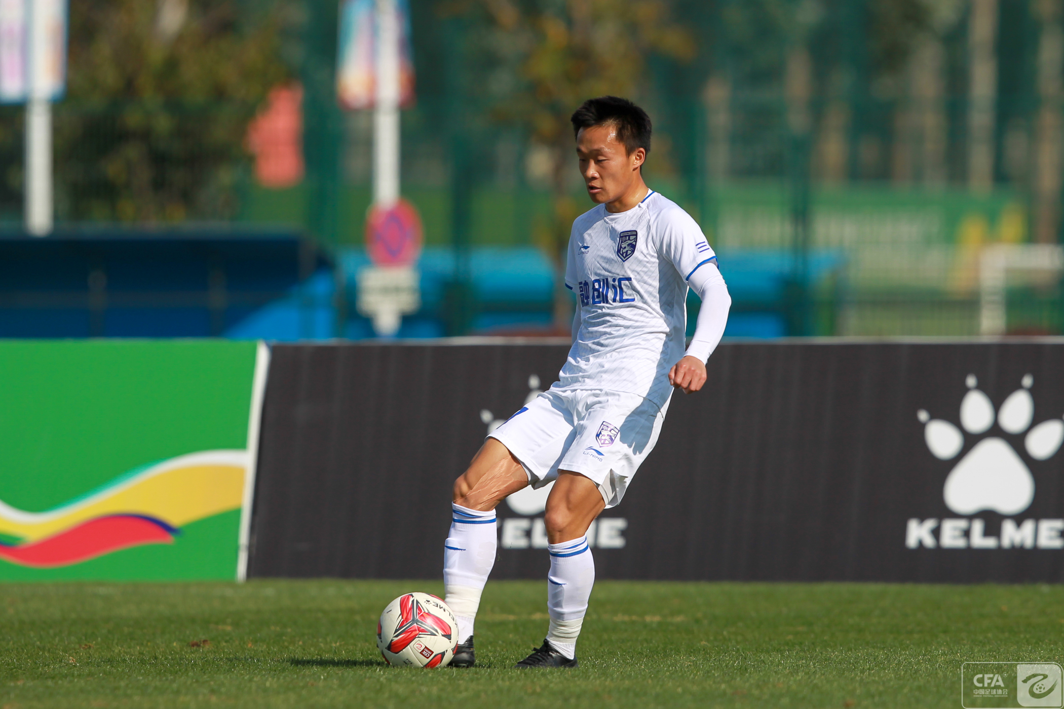 最终,凭借着曹国栋的梅开二度以及张辉的锦上添花,武汉三镇3-0击败