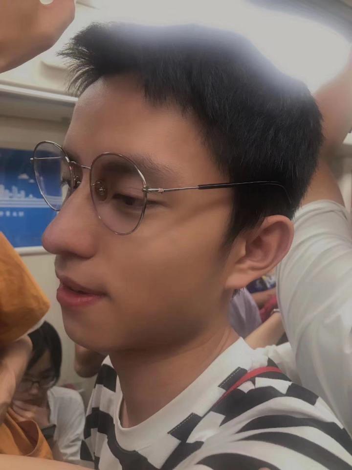 我只带过一次眼镜 有这么猥琐吗 我自己感觉是我带.