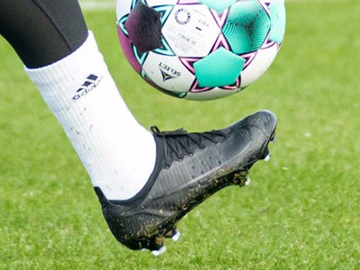 阿方索·戴维斯测试新一代mercurial足球鞋