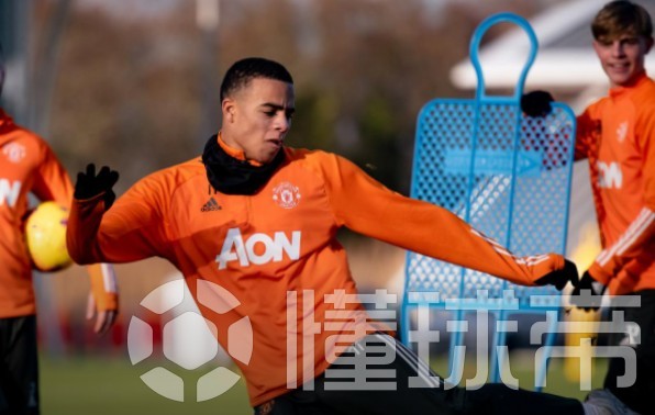 格林伍德 我一直在学习卡瓦尼 明白对阵利兹联的重要性 曼联 利兹联 卡瓦尼 格林伍德 懂球帝