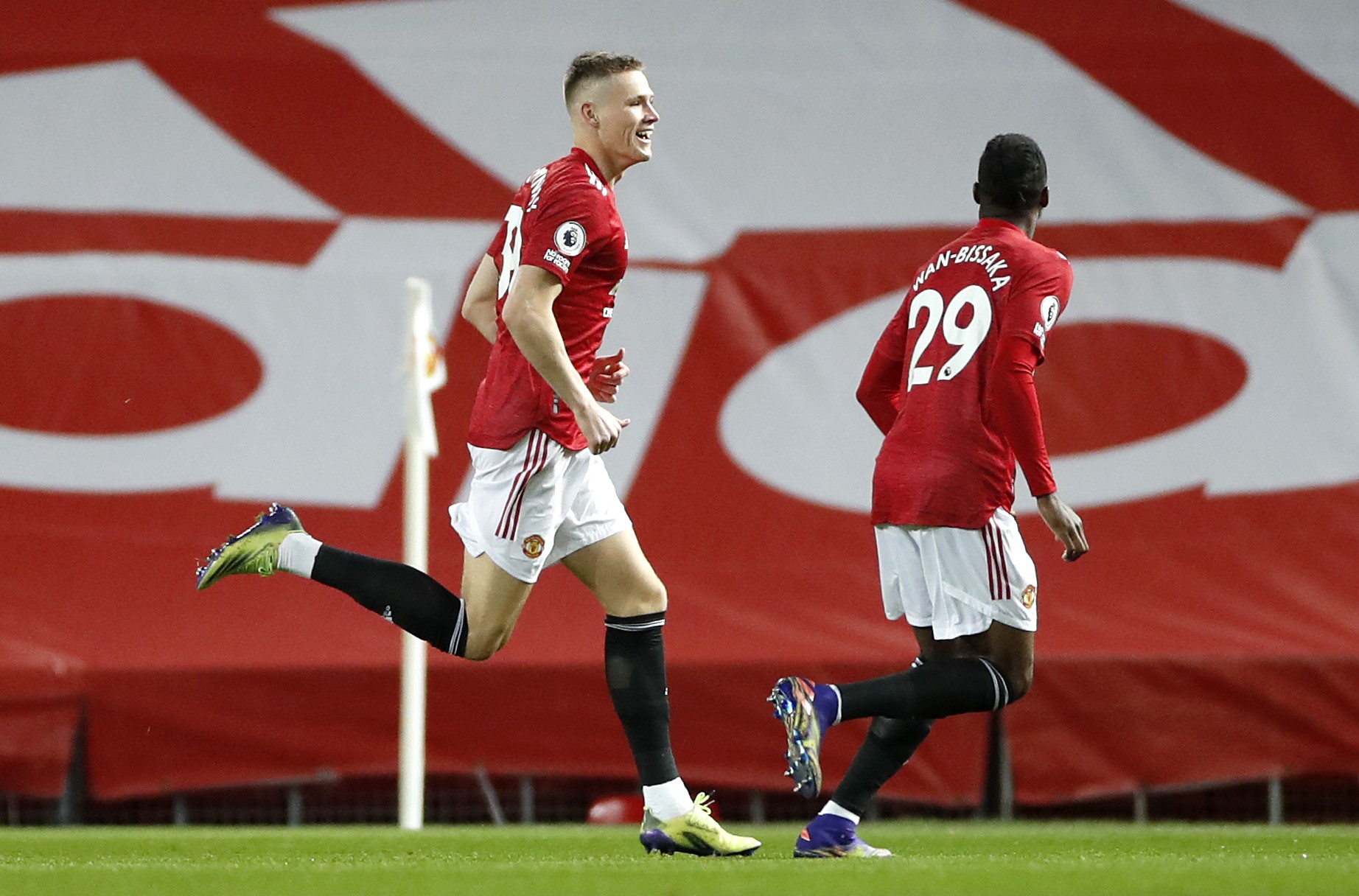 gambino 12-21 01:05 在曼联对阵利兹联的英超联赛中,红魔开场20分钟