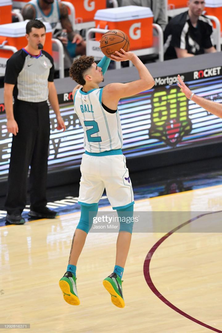 鲍尔家族毫无投篮天赋三球常规赛首秀0分球哥当年3分