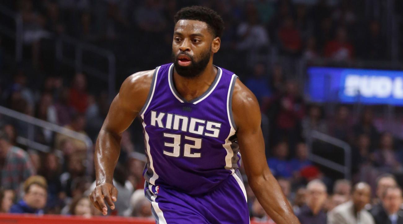 在nba有不少球员出道即巅峰,曾被誉为"小詹姆斯"的泰瑞克-埃文斯就是