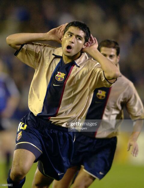 安蒂奇成为巴萨主帅,他马上引进了阿根廷边后卫索林,但是里克尔梅依旧