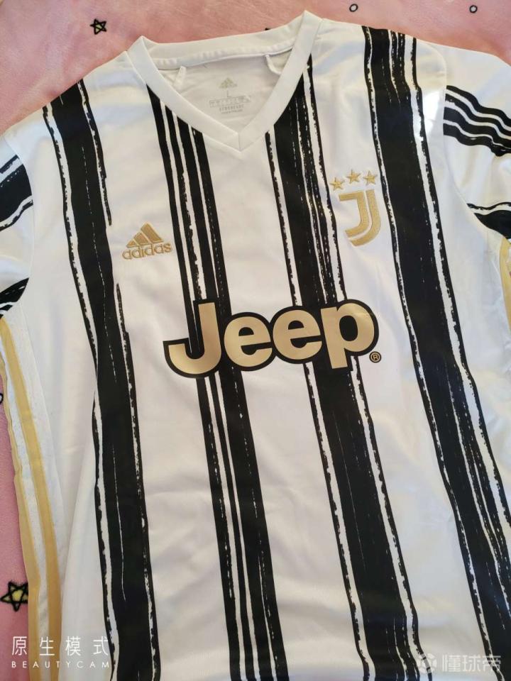 收到cr7球衣一套这个印字把我这个7号在球场