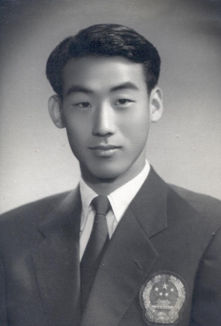 而第一个"万里长城"就是50年代中国足球队主力守门员张俊秀