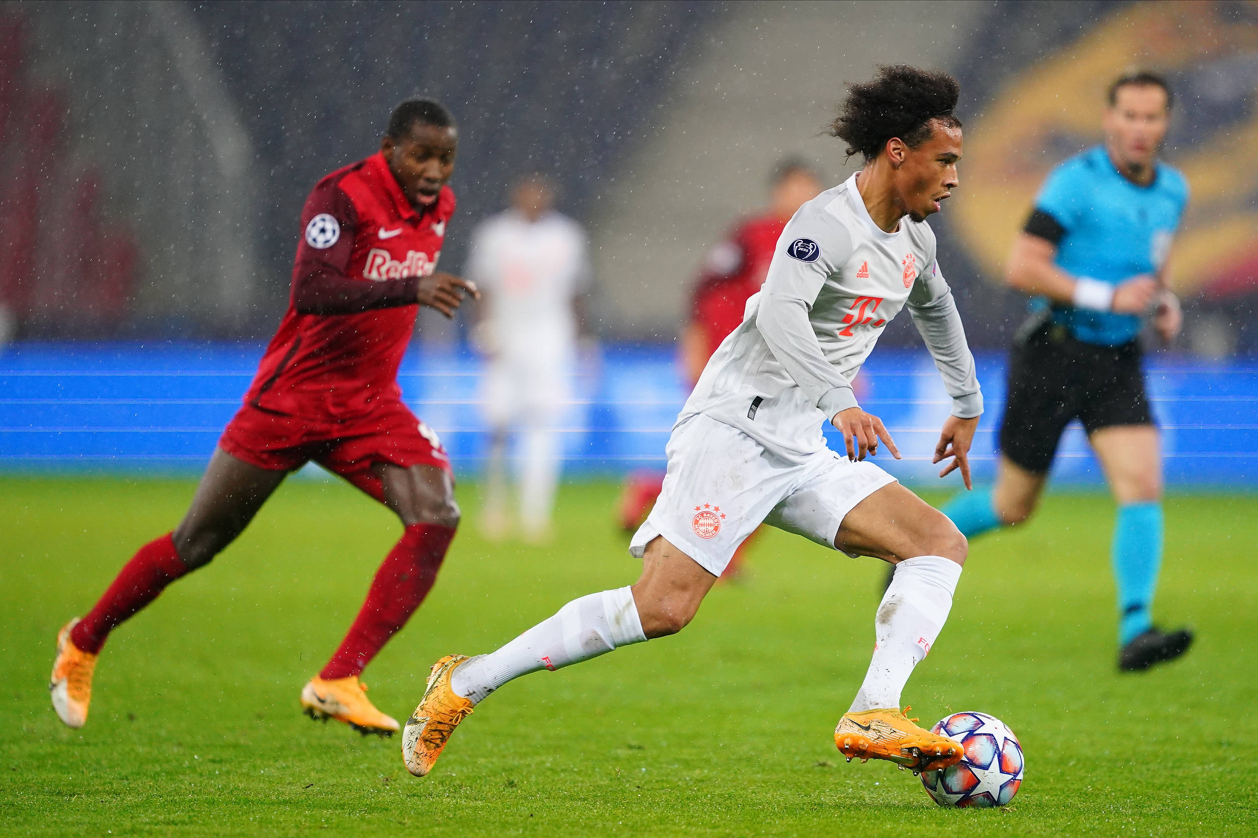 足球技巧世界级边锋球员常用的六个技巧