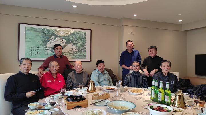 (前排左三为关仁卿)