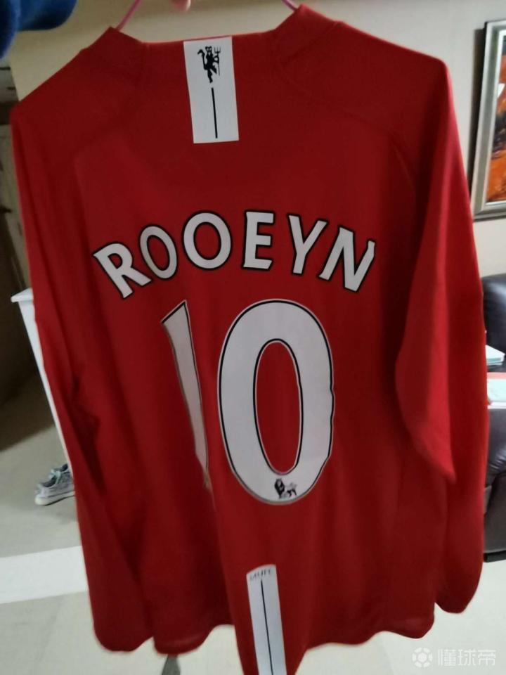 在鲁尼退役之际于淘宝上买的盗版球衣面料不错