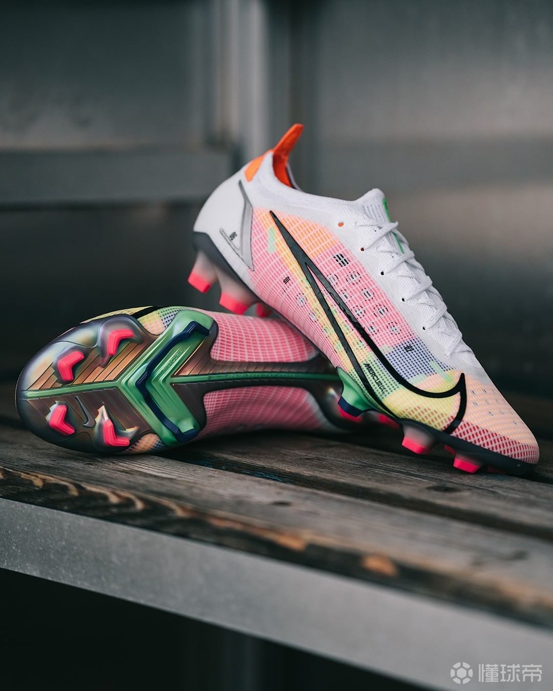 c罗昨天的比赛中上脚最新一代刺客14球鞋这双白