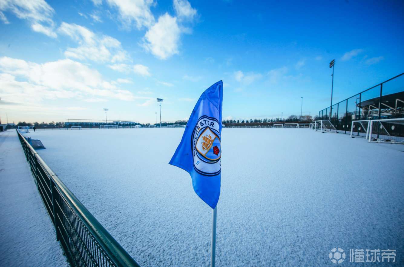 下雪后的伊蒂哈德球场美不胜收流鼻血
