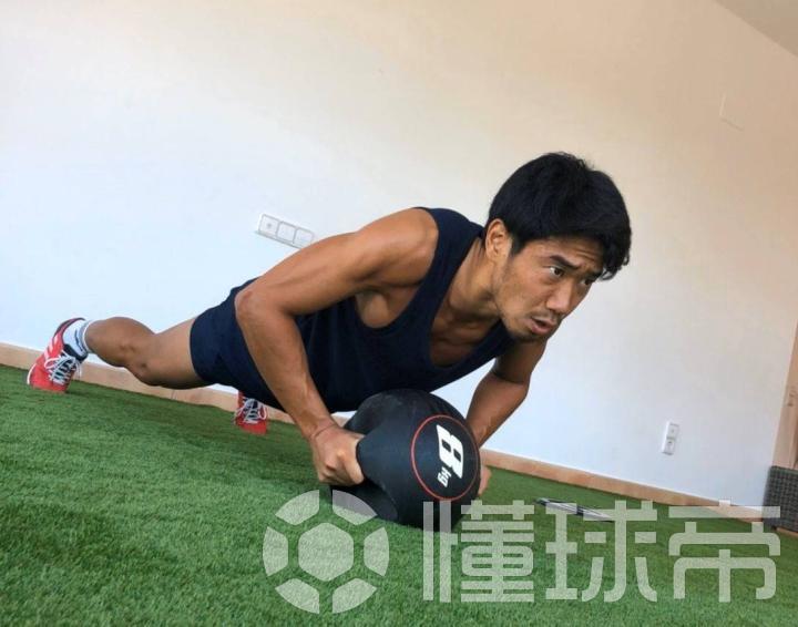 日媒 香川真司基本确定加盟塞萨洛尼基 双方将签约一年半 塞萨洛尼基 香川真司 懂球帝