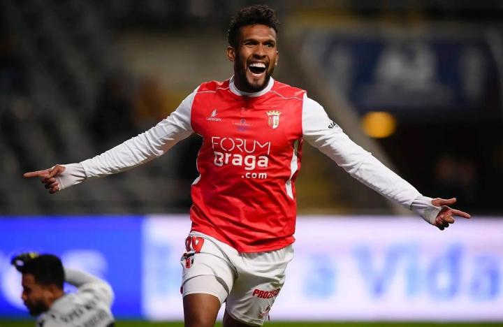 近期一直在深圳训练迭戈索萨确认2021赛季留队踢中超