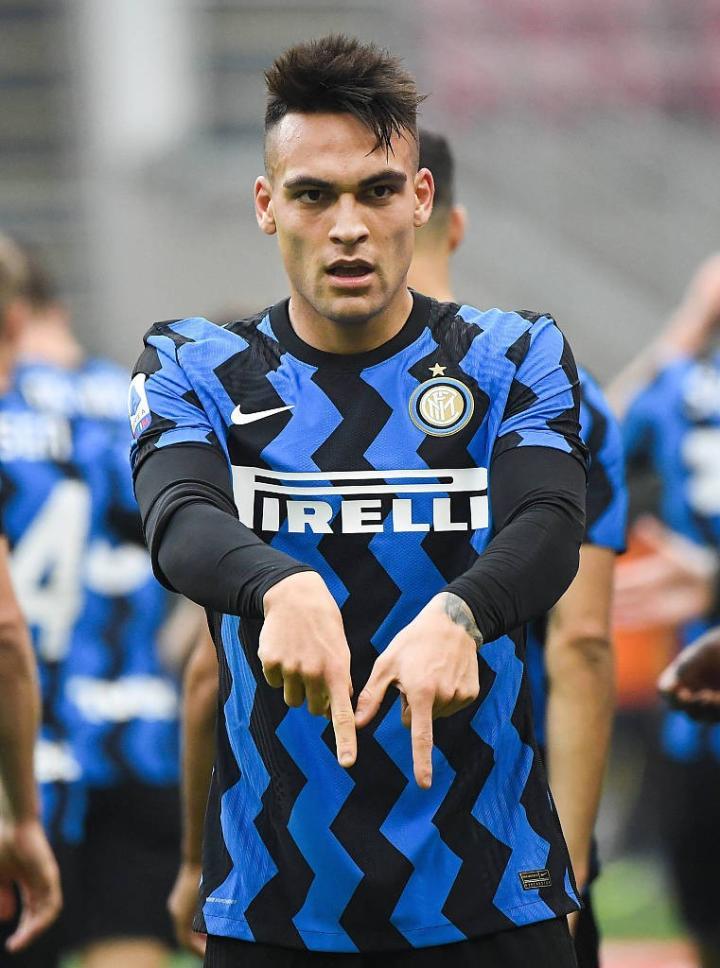 劳塔罗庆祝米兰德比胜利:米兰城永远是蓝黑色的