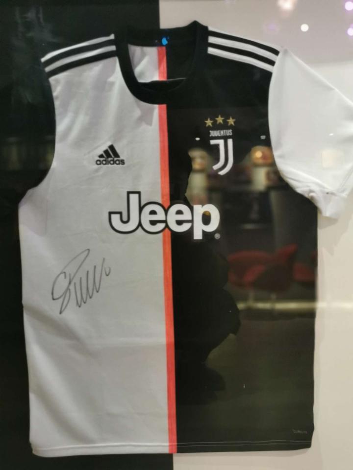 c罗亲笔签名球衣
