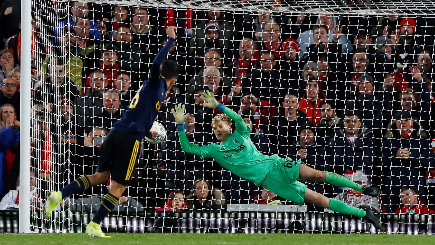 门将动作分析传中后的扑救准备