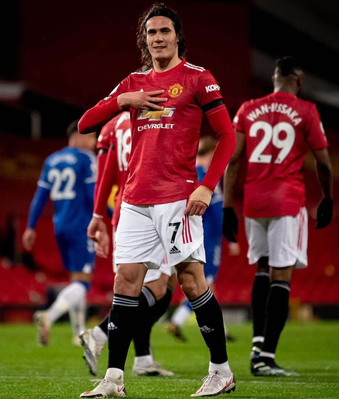 回应转会传闻卡瓦尼我很自豪能身穿曼联球衣