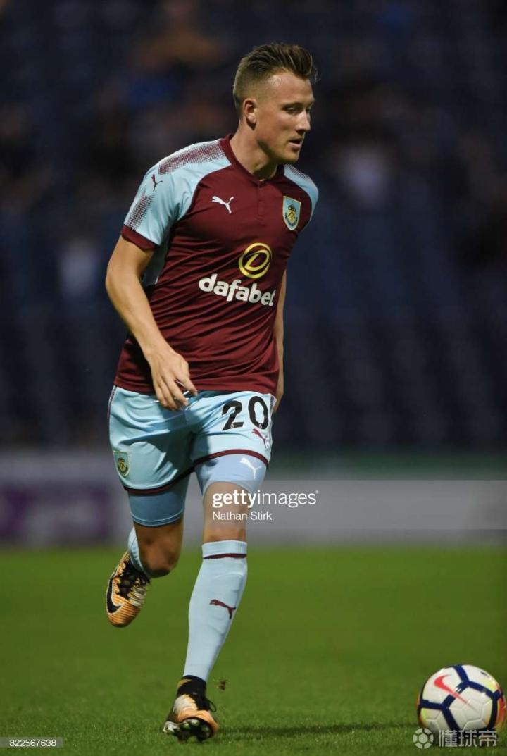 青岛队黄海中场挪威国脚乌尔维斯塔德已经抵达