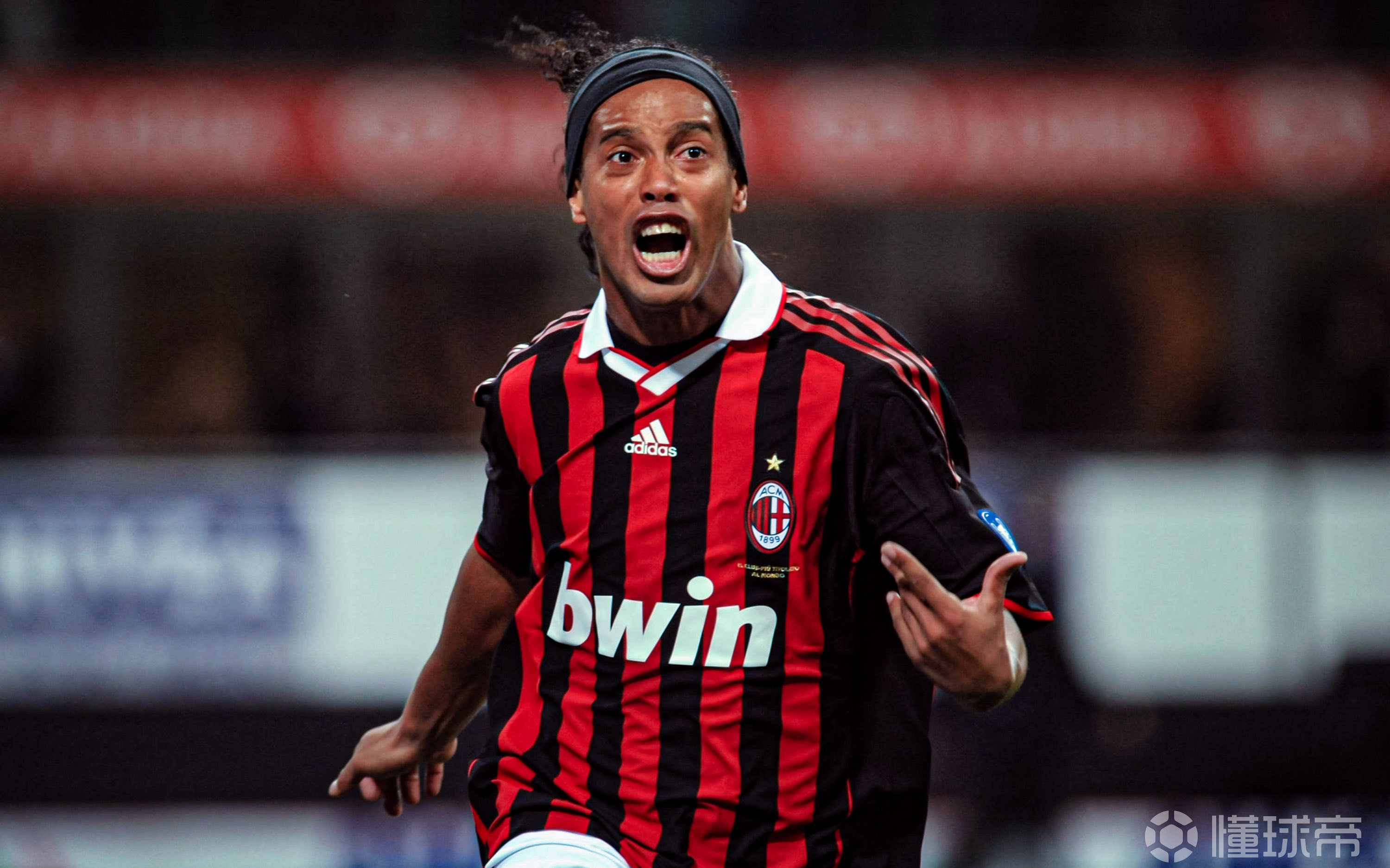 诞辰星 | 罗纳尔迪尼奥 41岁