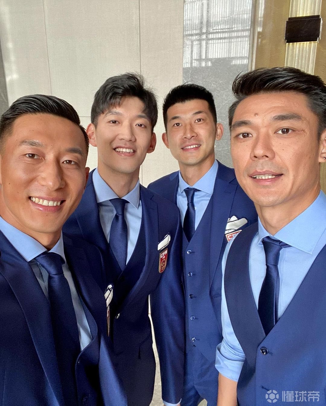 国足四位门神帅气同框.ins/颜骏凌