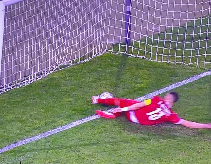 门线解围的塞尔维亚后卫:我不认为c罗这球越过门线了