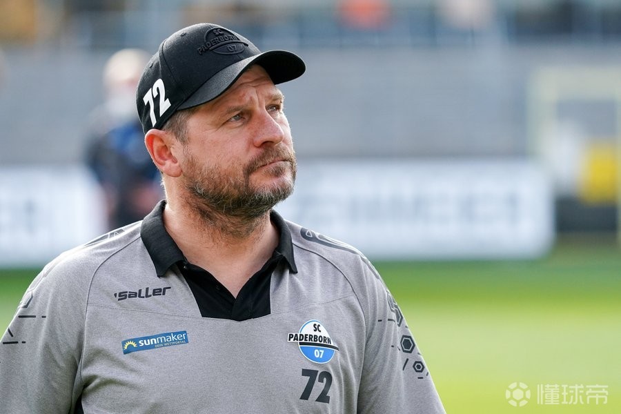 德媒帕德博恩主帅鲍姆加特可能执教汉堡他是汉堡球迷