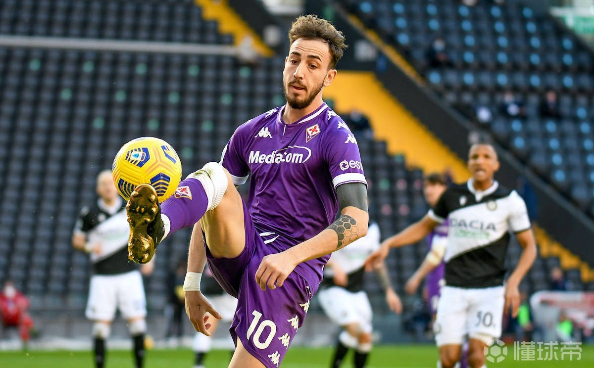 意媒卡斯特罗维利将身披7号球衣已随意大利进行首次训练