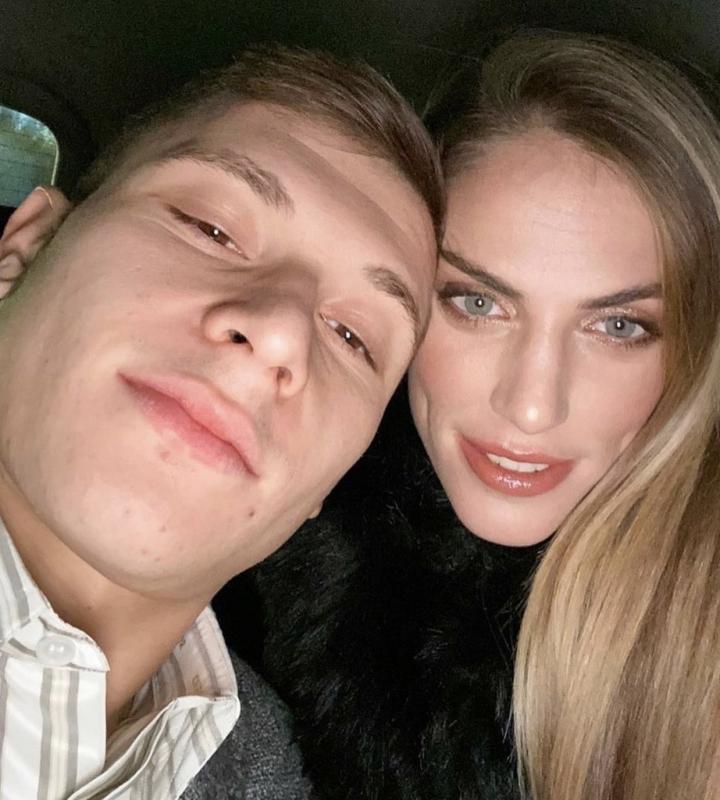 滴!今晚分享的是国际米兰中场巴雷拉的幸福!请查收.