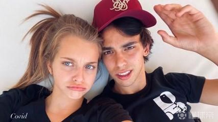 po童年照花式虐狗菲利克斯的女友margari