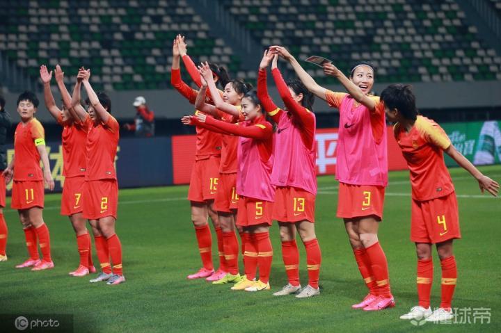 优享资讯 正在直播奥运女足抽签仪式 静候中国女足分组情况