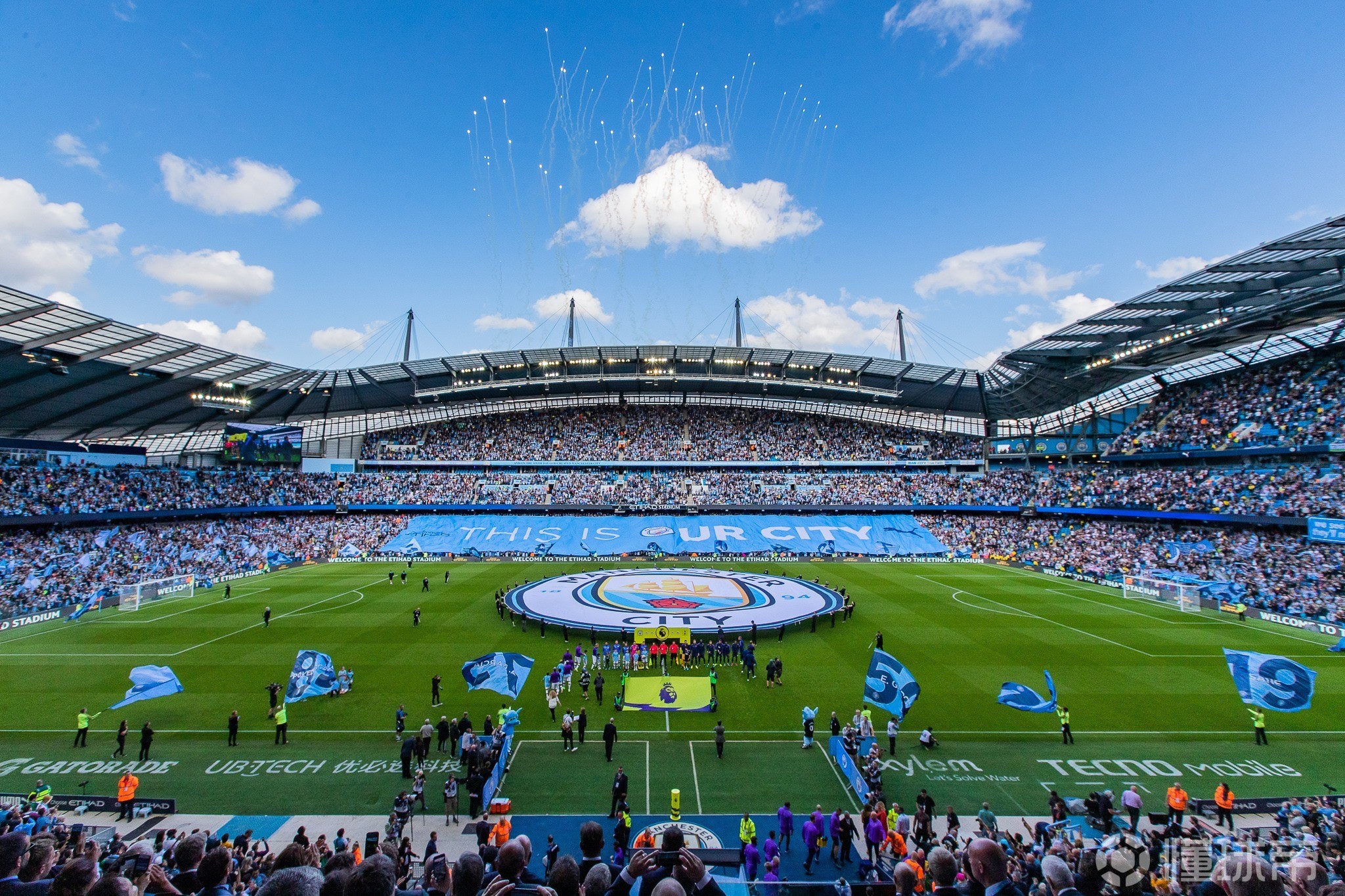 【球场改造届的典范】伊蒂哈德球场,2000年1月...