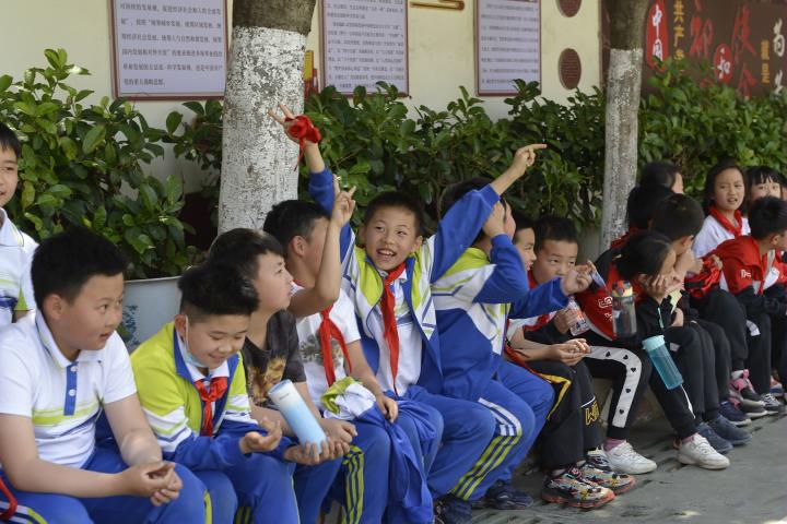 有限的场地 无限的足球--新迎二小首届班级足球联赛开幕