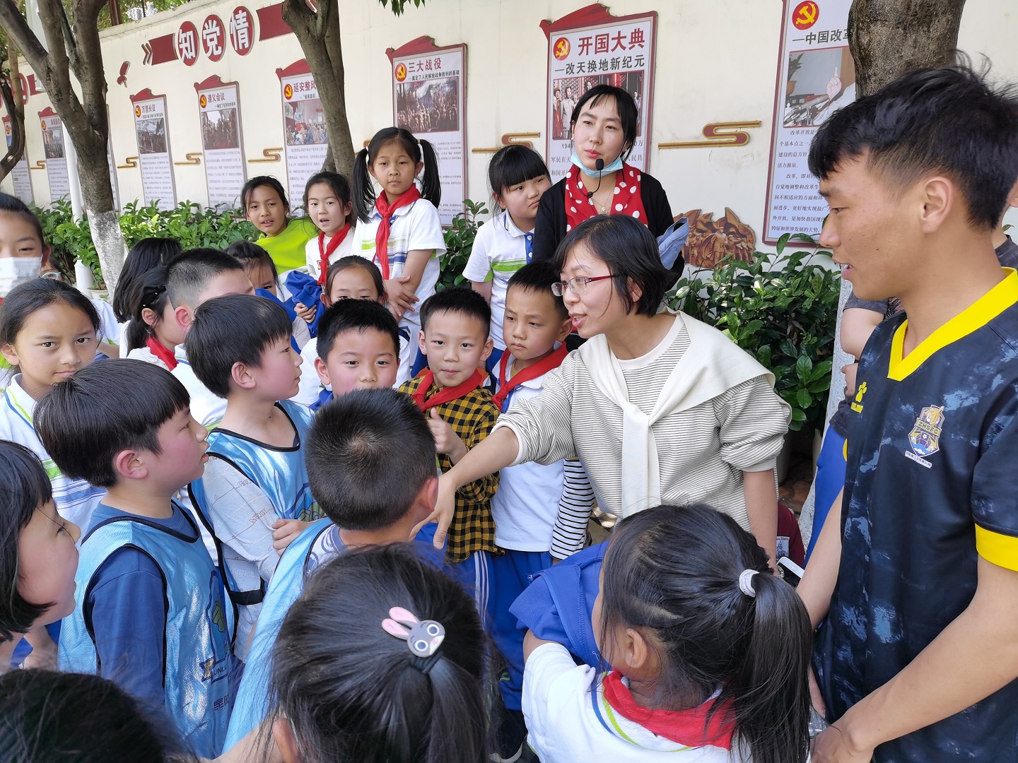 有限的场地无限的足球新迎二小首届班级足球联赛开幕